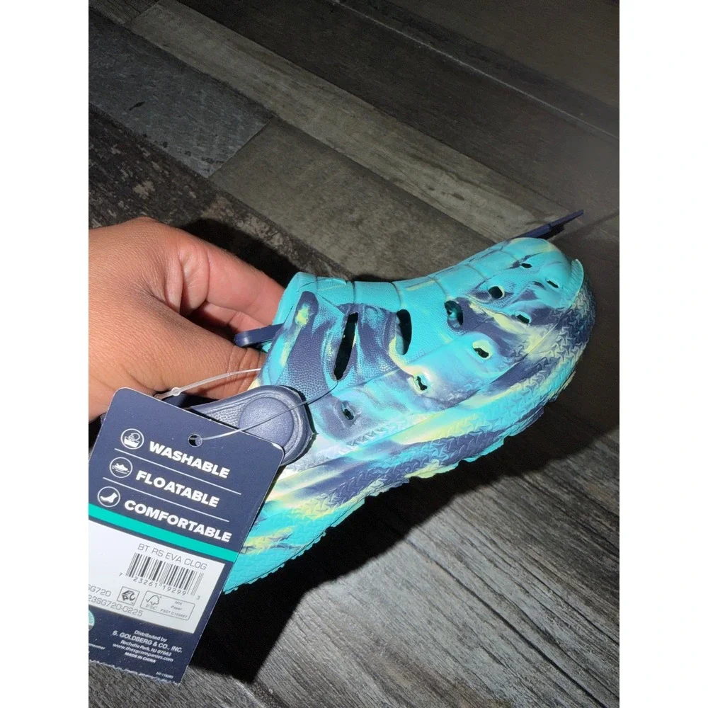 Boys clogs size 7